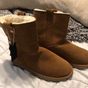 Tommy bahama  genuine suede boots size 6